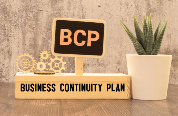 ペンと、BCP事業継続計画というテキストが書かれたノートブック。 ストックフォト